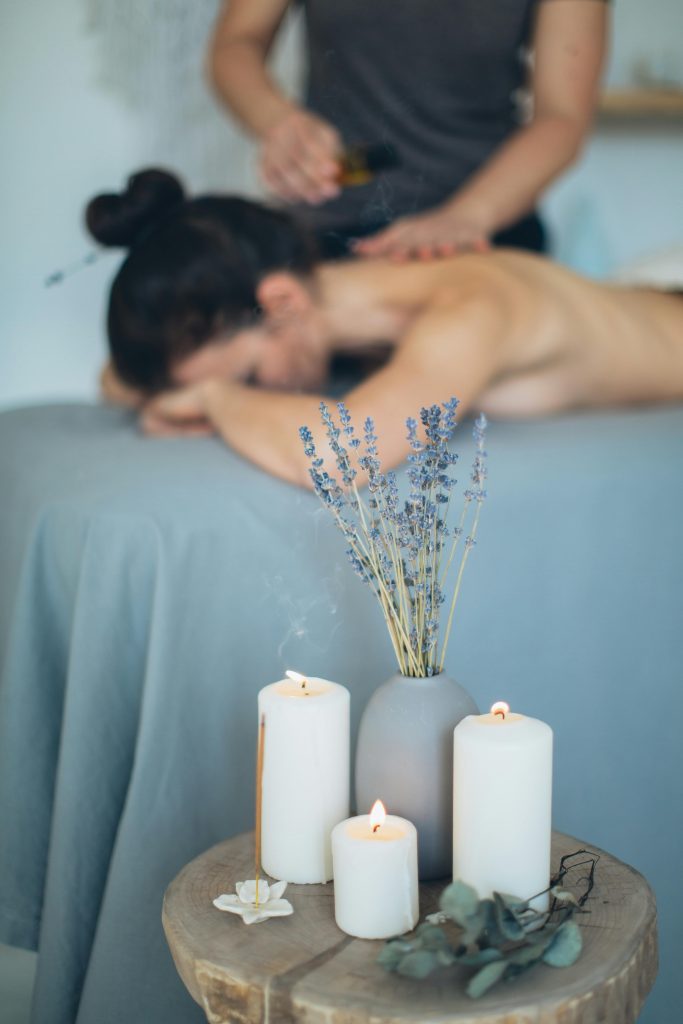 shiatsu massage therapist